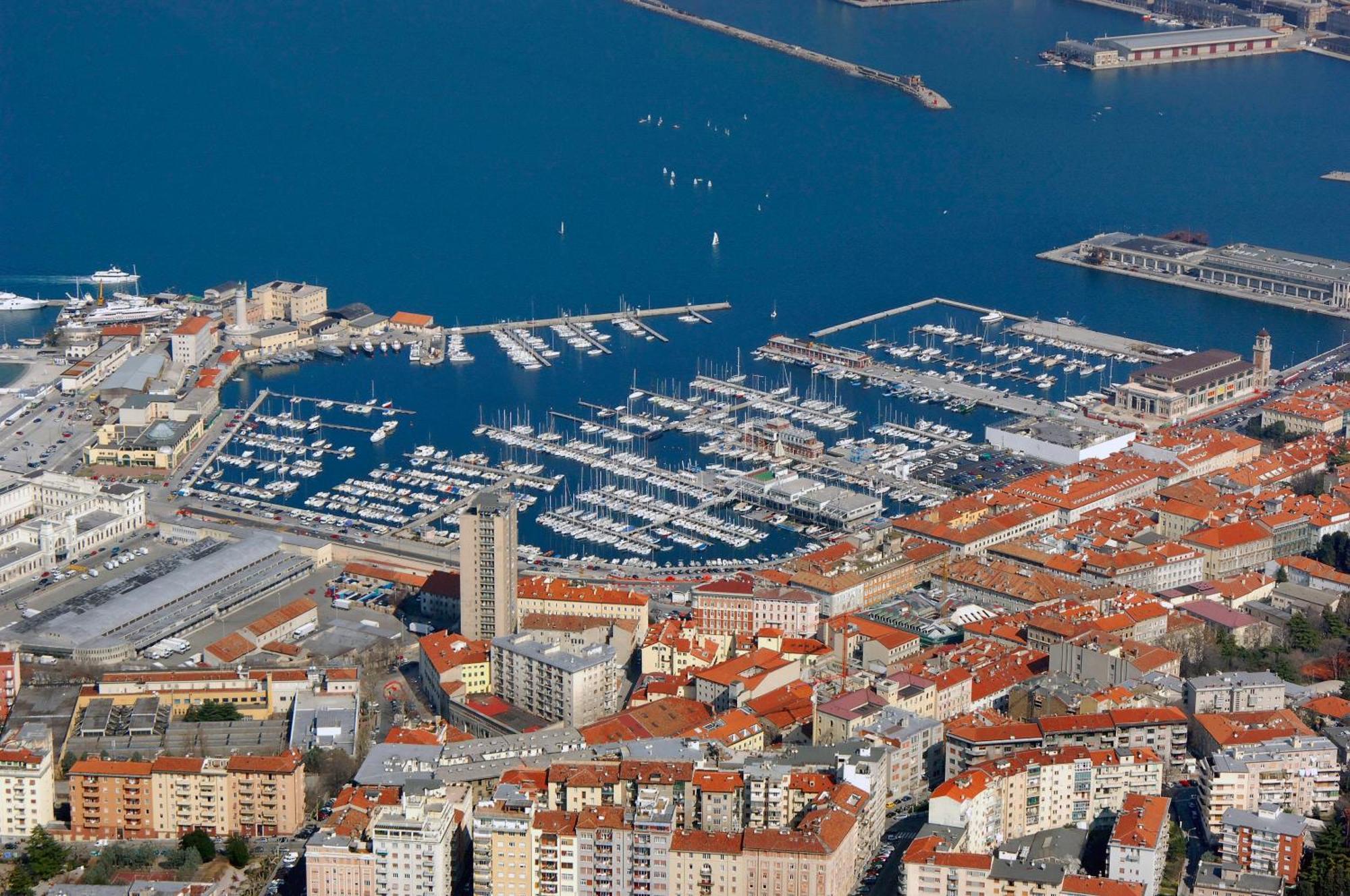 Suite Mitteleuropa Private Parking Trieste Dış mekan fotoğraf